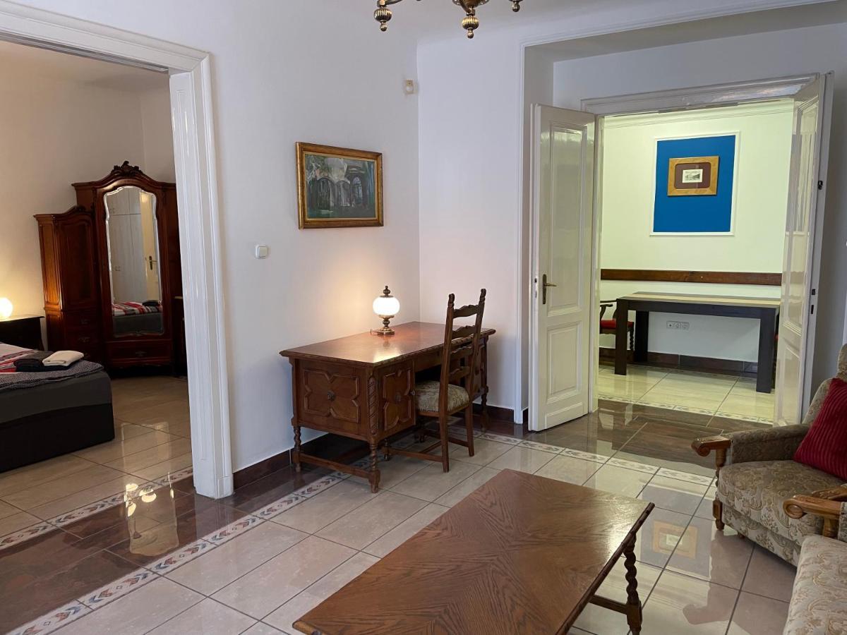 Buda Castle Apartment Budapest Bagian luar foto
